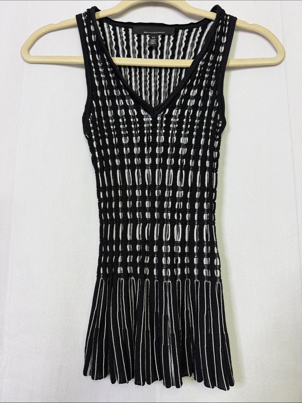 White House Black Market Mixed Stitch Knit Stretch V-Neck Sleeveless Tank